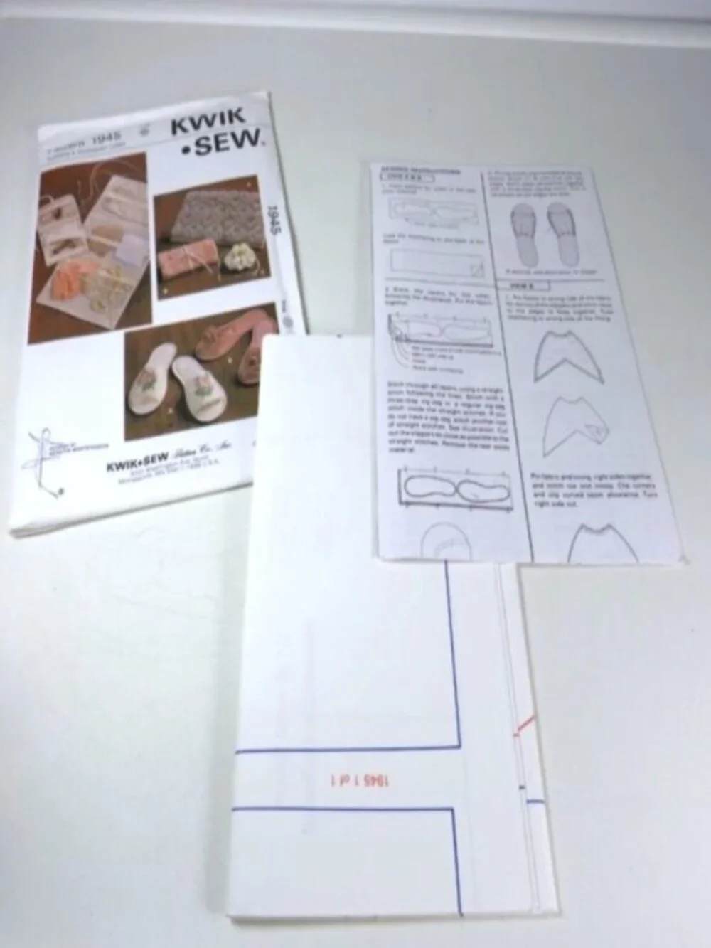 Vintage Kwik Sew 1945 | Slippers & Quilted Travel Accessory Cases NEW Uncut
